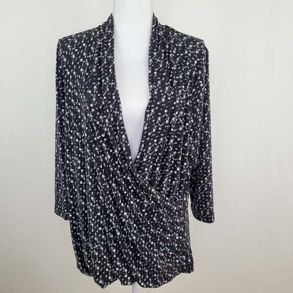 Vince Camuto 2X black and white blouse